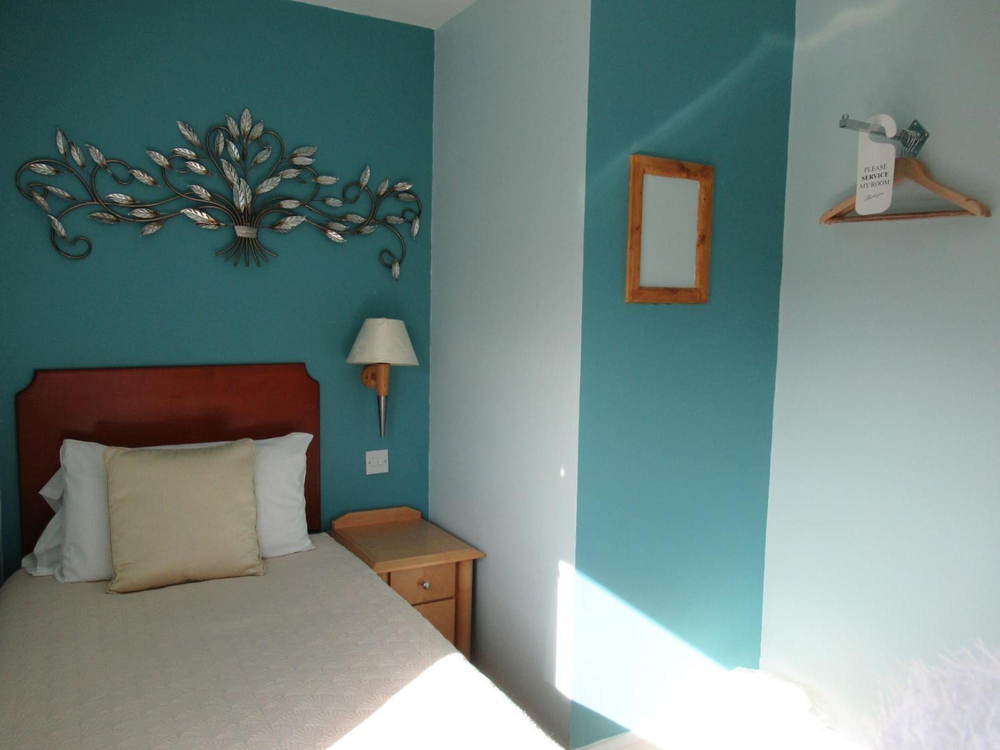 The London Inn Cheltenham Room photo