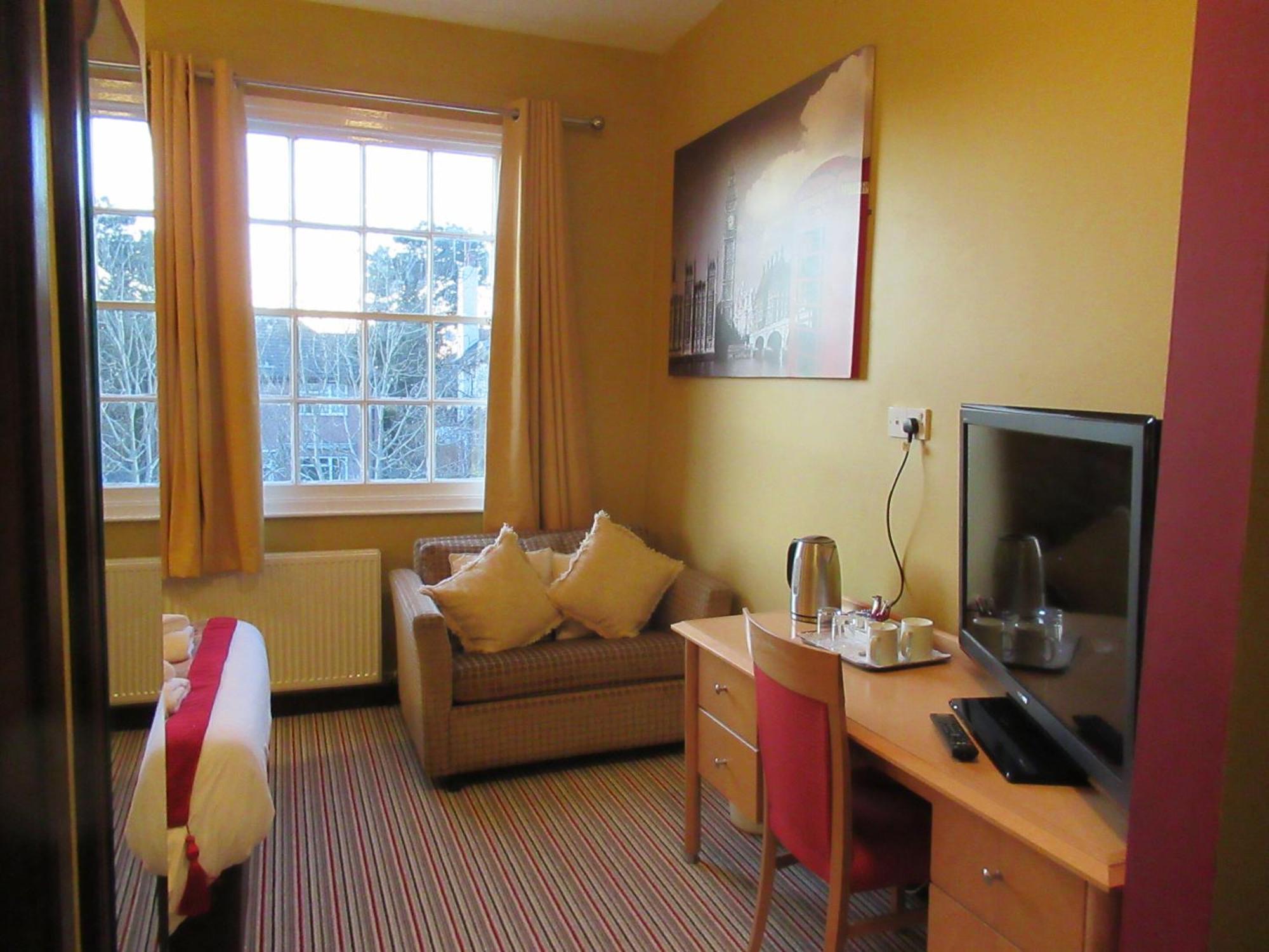 The London Inn Cheltenham Room photo